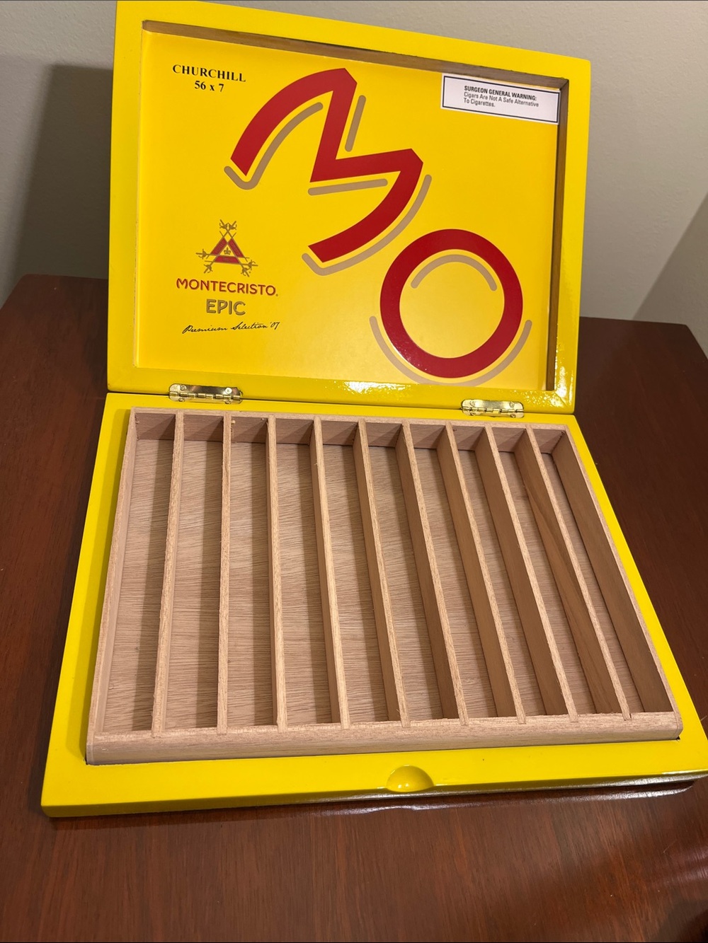 Montecristo cigar box with felt bottom